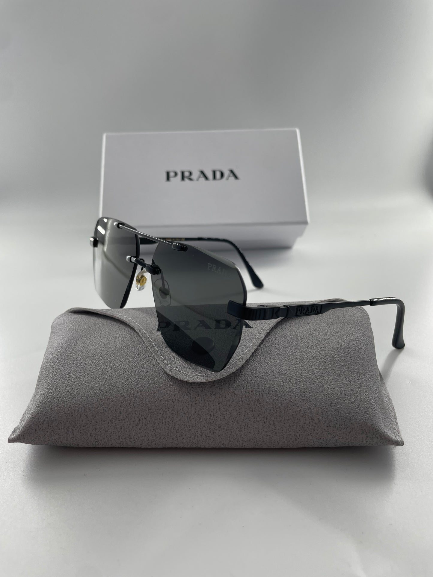 PRADA - ALL BLACK