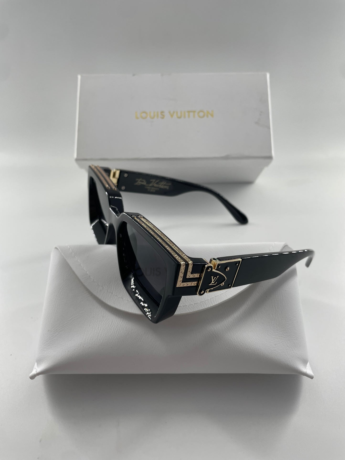 1.1 LV Millionaire                                        medium size